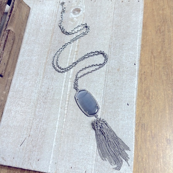 Kendra Scott euc grey slate gemstone crystal pendant fringe long necklace - Picture 2 of 6